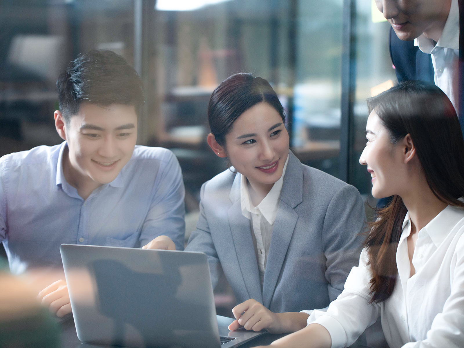 工伤保险与意外保险---费用对比